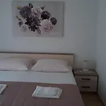 Apartment Purple - Petra