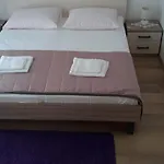 Apartment Purple - Petra