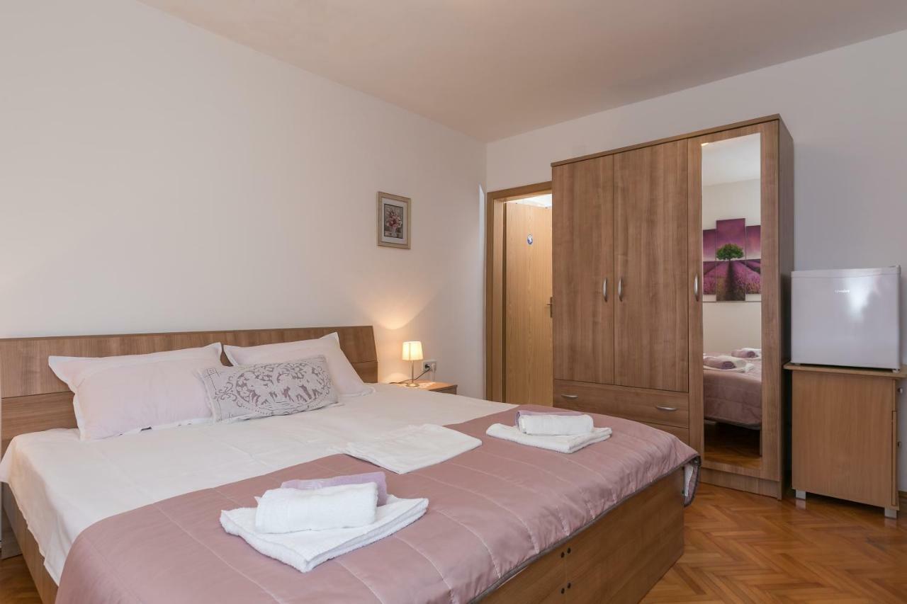 Appartement Mini Petra - Purple & Green With Kitchen And Garden