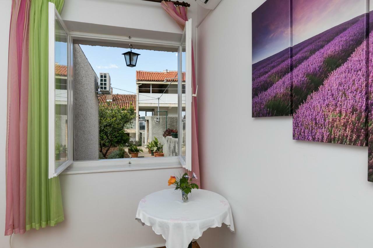 Appartement Mini Petra - Purple & Green With Kitchen And Garden *