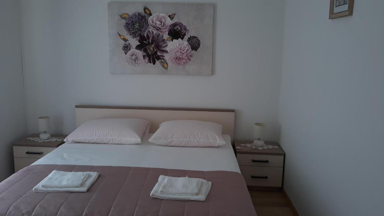 Mini Petra - Purple & With Kitchen And Garden